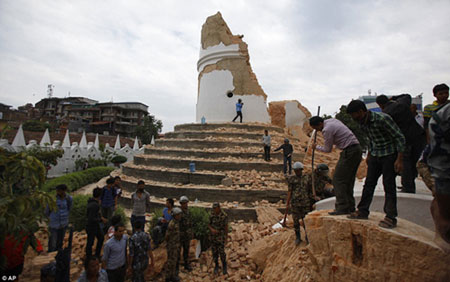 Động[-]đất[-]ở[-]Nepal:[-]"Một[-]phần[-]lịch[-]sử"[-]đã[-]bị[-]xóa[-]sổ